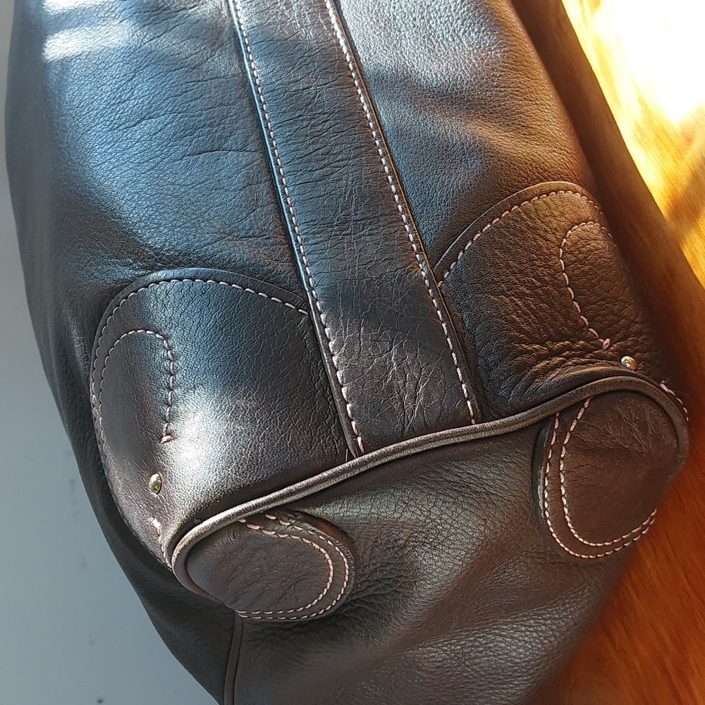 Juicy Couture lux leather tote Gen 1 ๐๐๐๐ - Picture 14 of 17